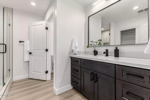 Bath - 2507 E Devonshire Ave, Phoenix, AZ 85016 photo 3 of 5