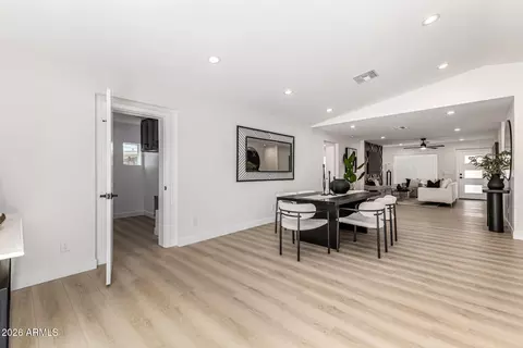 Dining - 2507 E Devonshire Ave, Phoenix, AZ 85016 photo 2 of 2