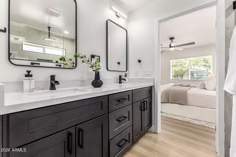 Bath - 2507 E Devonshire Ave, Phoenix, AZ 85016 photo 1 of 5