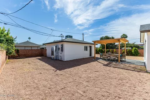 Exterior - 2507 E Devonshire Ave, Phoenix, AZ 85016 photo 4 of 5