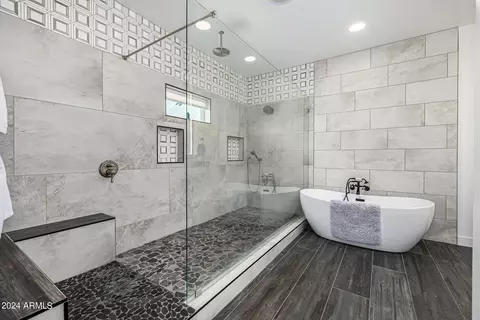 Bath - 1829 W Cloud Rd, Phoenix, AZ 85086 photo 2 of 11