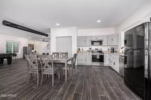 Kitchen - 1829 W Cloud Rd, Phoenix, AZ 85086 photo 10 of 10