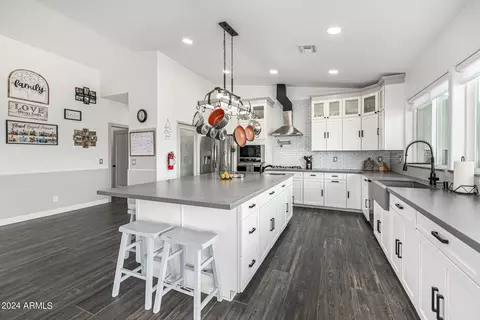 Kitchen - 1829 W Cloud Rd, Phoenix, AZ 85086 photo 3 of 10