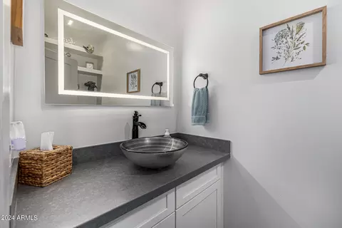 Bath - 1829 W Cloud Rd, Phoenix, AZ 85086 photo 1 of 11