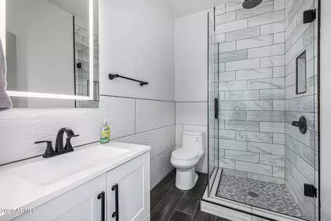 Bath - 1829 W Cloud Rd, Phoenix, AZ 85086 photo 11 of 11
