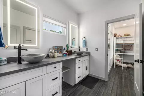 Bath - 1829 W Cloud Rd, Phoenix, AZ 85086 photo 6 of 11