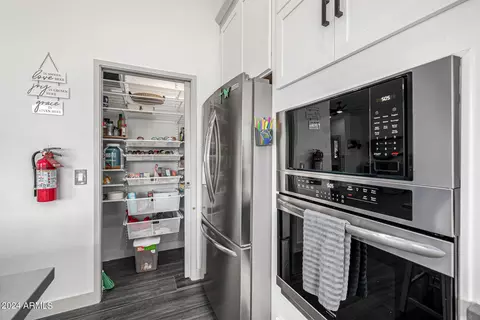 Kitchen - 1829 W Cloud Rd, Phoenix, AZ 85086 photo 7 of 10
