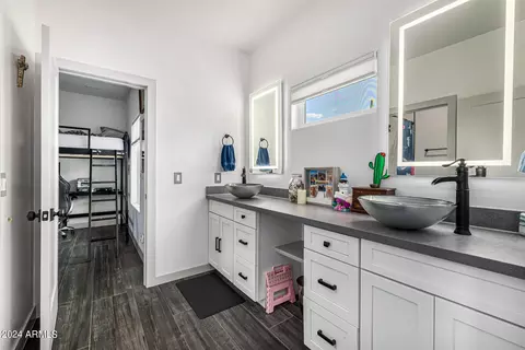Bath - 1829 W Cloud Rd, Phoenix, AZ 85086 photo 7 of 11