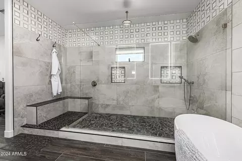 Bath - 1829 W Cloud Rd, Phoenix, AZ 85086 photo 5 of 11