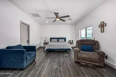 Bedroom - 1829 W Cloud Rd, Phoenix, AZ 85086 photo 2 of 10