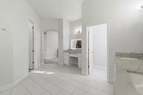 Bath - 3425 E Mockingbird Dr, Gilbert, AZ 85234 photo 3 of 6