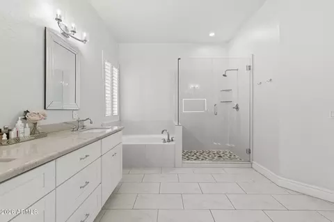 Bath - 3425 E Mockingbird Dr, Gilbert, AZ 85234 photo 2 of 6