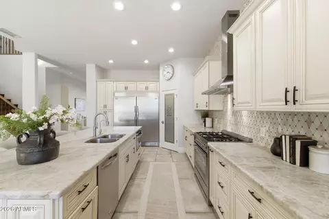 Kitchen - 3425 E Mockingbird Dr, Gilbert, AZ 85234 photo 4 of 4