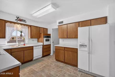 Kitchen - 4211 E Crescent Ave, Mesa, AZ 85206 photo 2 of 5