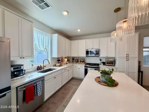 Kitchen - 2037 S Saguaro Dr, Apache Junction, AZ 85120 photo 3 of 4