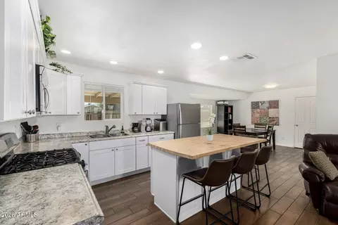 Kitchen - 2249 E Greenway Rd, Phoenix, AZ 85022 photo 2 of 3