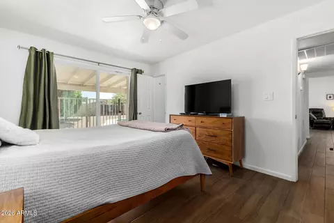 Bedroom - 2249 E Greenway Rd, Phoenix, AZ 85022 photo 5 of 9