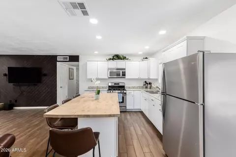 Kitchen - 2249 E Greenway Rd, Phoenix, AZ 85022 photo 3 of 3