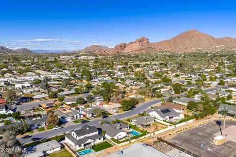View/Area - 4015 E Glenrosa Ave, Phoenix, AZ 85018 photo 1 of 5