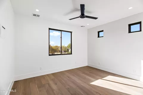 Bedroom - 4015 E Glenrosa Ave, Phoenix, AZ 85018 photo 4 of 5