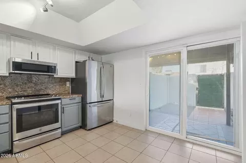 Kitchen - 2838 E Beck Ln #2, Phoenix, AZ 85032 photo 3 of 3