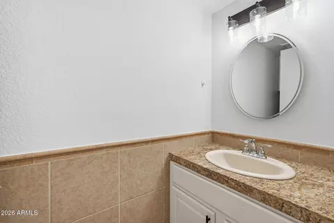 Bath - 2838 E Beck Ln #2, Phoenix, AZ 85032 photo 1 of 2