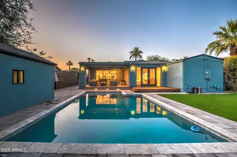 Exterior - 71 W Cypress St, Phoenix, AZ 85003 photo 4 of 8