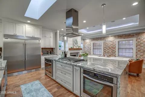 Kitchen - 71 W Cypress St, Phoenix, AZ 85003 photo 6 of 7