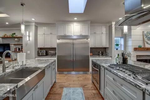 Kitchen - 71 W Cypress St, Phoenix, AZ 85003 photo 4 of 7