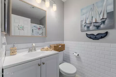 Bath - 1633 E Lakeside Dr #27, Gilbert, AZ 85234 photo 2 of 3
