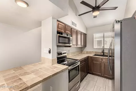Kitchen - 1139 E Belmont Ave, Phoenix, AZ 85020 photo 3 of 3