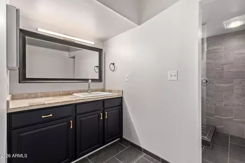 Bath - 1139 E Belmont Ave, Phoenix, AZ 85020 photo 2 of 3