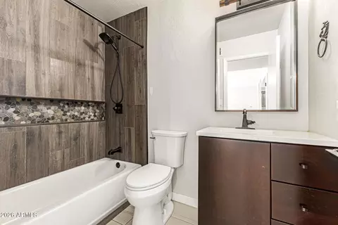 Bath - 1139 E Belmont Ave, Phoenix, AZ 85020 photo 3 of 3