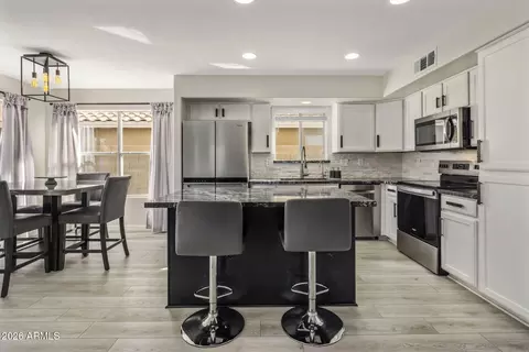 Kitchen - 3324 E Brookwood Ct, Phoenix, AZ 85048 photo 5 of 8