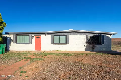 702 N Skyline Dr, Huachuca City, AZ 85616