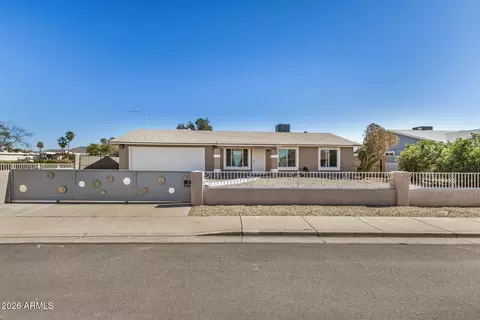 1833 N Edgewater Cir, Mesa, AZ 85207