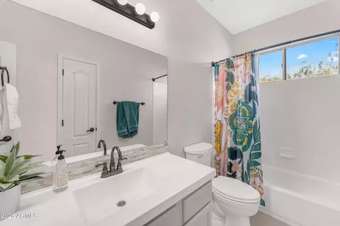 Bath - 8148 E Sienna St, Mesa, AZ 85207 photo 6 of 8