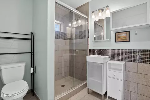 Bath - 1242 Edgemont Ave, Phoenix, AZ 85006 photo 7 of 8