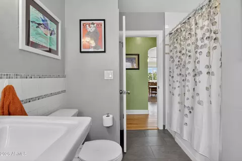 Bath - 1242 Edgemont Ave, Phoenix, AZ 85006 photo 6 of 8