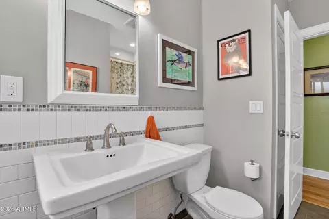 Bath - 1242 Edgemont Ave, Phoenix, AZ 85006 photo 5 of 8