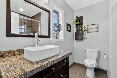 Bath - 1242 Edgemont Ave, Phoenix, AZ 85006 photo 1 of 8
