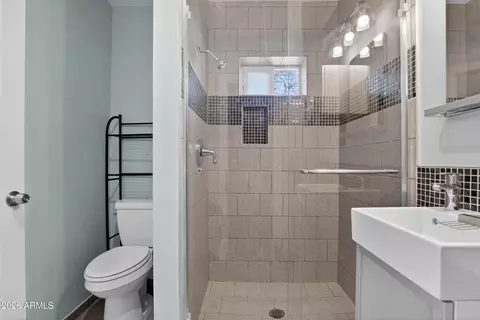 Bath - 1242 Edgemont Ave, Phoenix, AZ 85006 photo 8 of 8