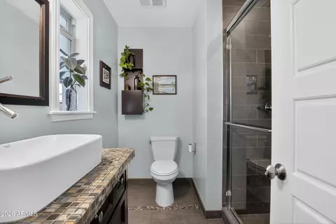Bath - 1242 Edgemont Ave, Phoenix, AZ 85006 photo 2 of 8