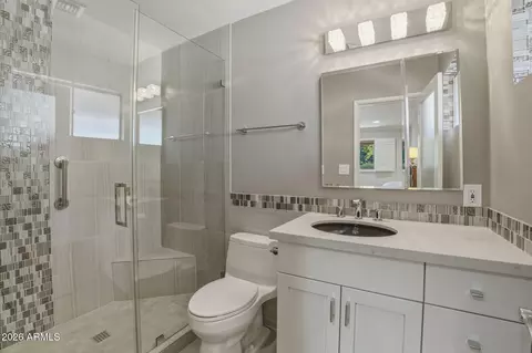 Bath - 7720 N 3rd Ave, Phoenix, AZ 85021 photo 1 of 2