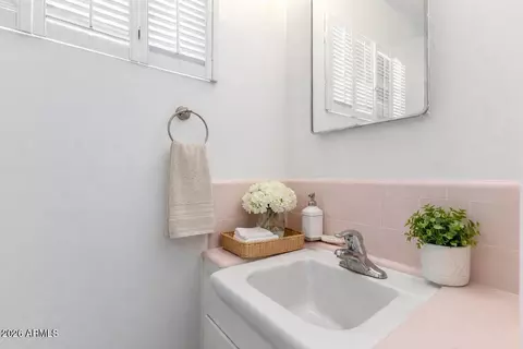 Bath - 855 E 7th St, Mesa, AZ 85203 photo 3 of 5