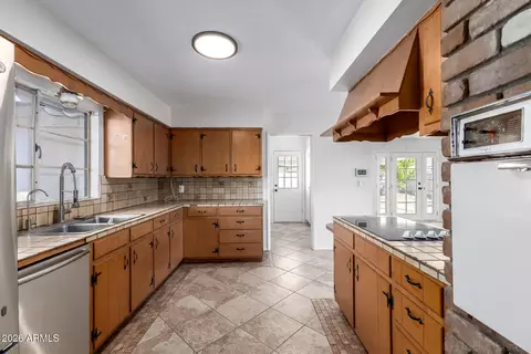 Kitchen - 855 E 7th St, Mesa, AZ 85203 photo 2 of 3
