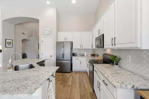 Kitchen - 3271 E Santa Fe Ln, Gilbert, AZ 85297 photo 7 of 7