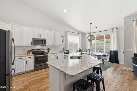 Kitchen - 3271 E Santa Fe Ln, Gilbert, AZ 85297 photo 6 of 7