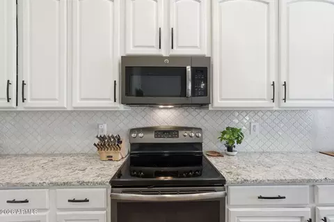 Kitchen - 3271 E Santa Fe Ln, Gilbert, AZ 85297 photo 3 of 7