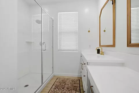 Bath - 1329 E Irwin Ave, Phoenix, AZ 85042 photo 3 of 4